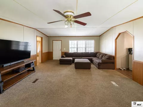 Living - 7796 Jackson Dr, Collinston, LA 71229 photo 2 of 4
