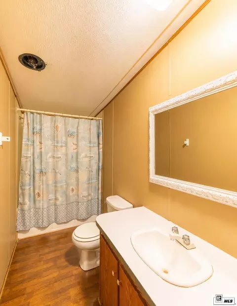 Bath - 7796 Jackson Dr, Collinston, LA 71229 photo 3 of 4