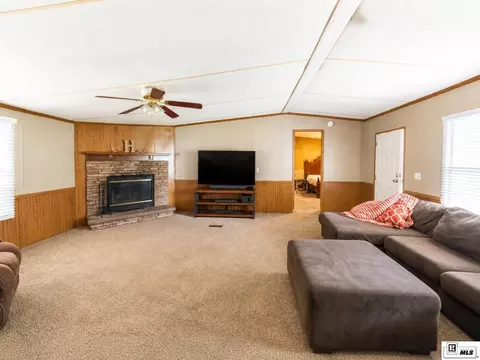 Living - 7796 Jackson Dr, Collinston, LA 71229 photo 3 of 4