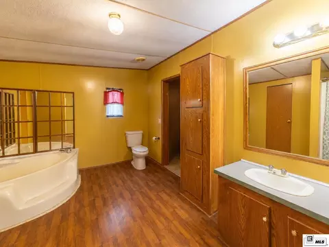 Bath - 7796 Jackson Dr, Collinston, LA 71229 photo 1 of 4