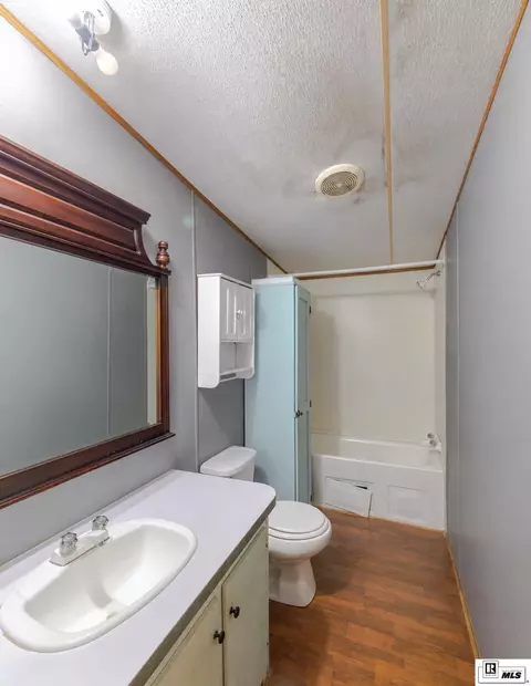 Bath - 7796 Jackson Dr, Collinston, LA 71229 photo 4 of 4
