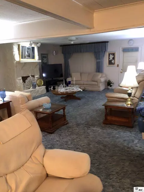 Living - 1853 Thomas St, Marion, LA 71260 photo 1 of 3