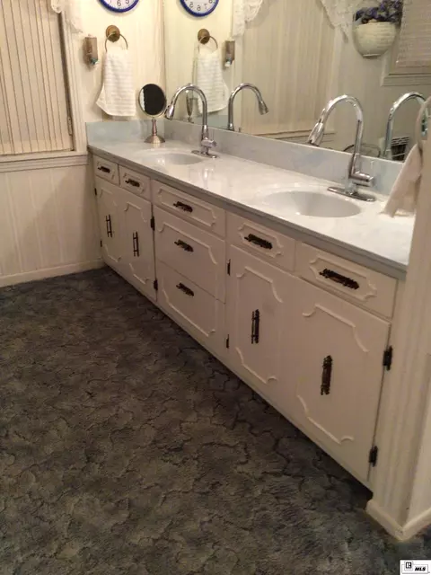 Bath - 1853 Thomas St, Marion, LA 71260 photo 1 of 5