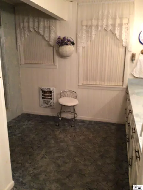 Bath - 1853 Thomas St, Marion, LA 71260 photo 2 of 5