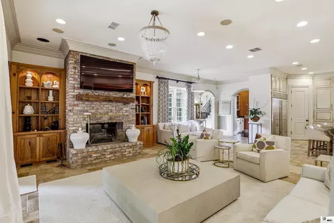 Living - 940 Lonewa Rd, Monroe, LA 71203 photo 3 of 8