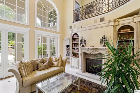 Living - 940 Lonewa Rd, Monroe, LA 71203 photo 4 of 8
