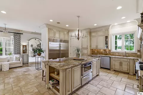 Kitchen - 940 Lonewa Rd, Monroe, LA 71203 photo 2 of 7