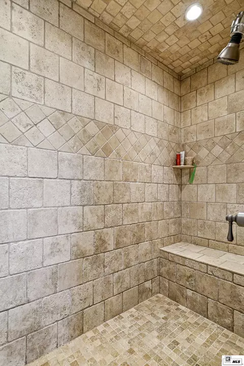 Bath - 940 Lonewa Rd, Monroe, LA 71203 photo 5 of 6