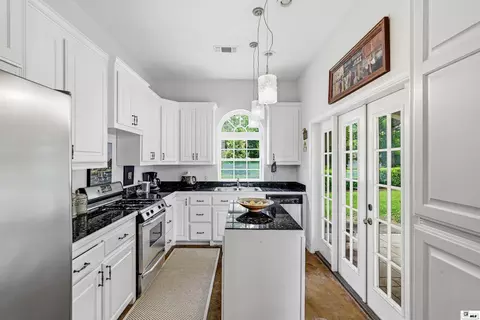 Kitchen - 940 Lonewa Rd, Monroe, LA 71203 photo 6 of 7