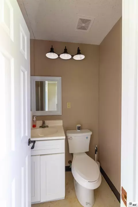 Bath - 330 Harrell Rd, West Monroe, LA 71291 photo 6 of 6
