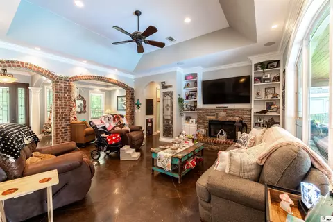 Living - 330 Harrell Rd, West Monroe, LA 71291 photo 1 of 1