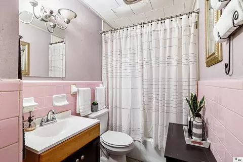 Bath - 910 Larche Ln, Bastrop, LA 71220 photo 3 of 6