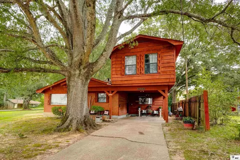 Exterior - 910 Larche Ln, Bastrop, LA 71220 photo 3 of 7