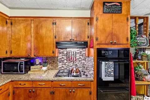 Kitchen - 910 Larche Ln, Bastrop, LA 71220 photo 2 of 4