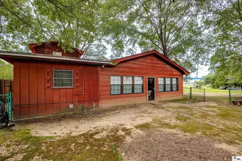 Exterior - 910 Larche Ln, Bastrop, LA 71220 photo 6 of 7