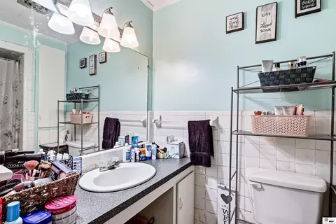 Bath - 910 Larche Ln, Bastrop, LA 71220 photo 2 of 6
