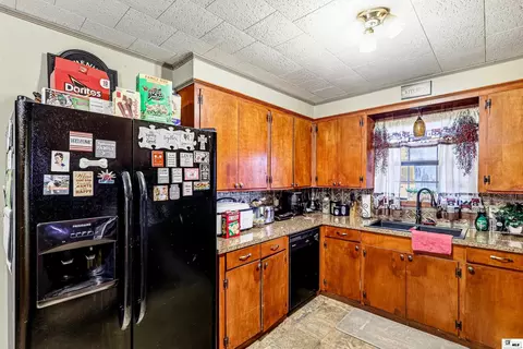 Kitchen - 910 Larche Ln, Bastrop, LA 71220 photo 3 of 4