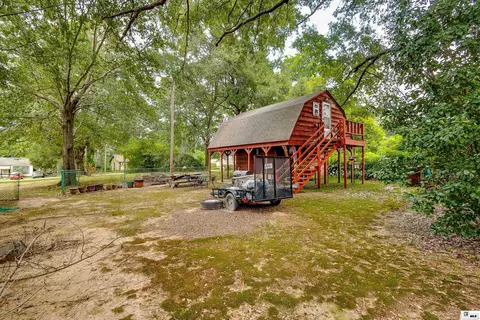 Exterior - 910 Larche Ln, Bastrop, LA 71220 photo 5 of 7