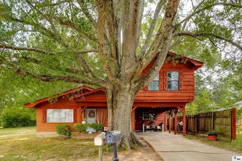 Exterior - 910 Larche Ln, Bastrop, LA 71220 photo 2 of 7