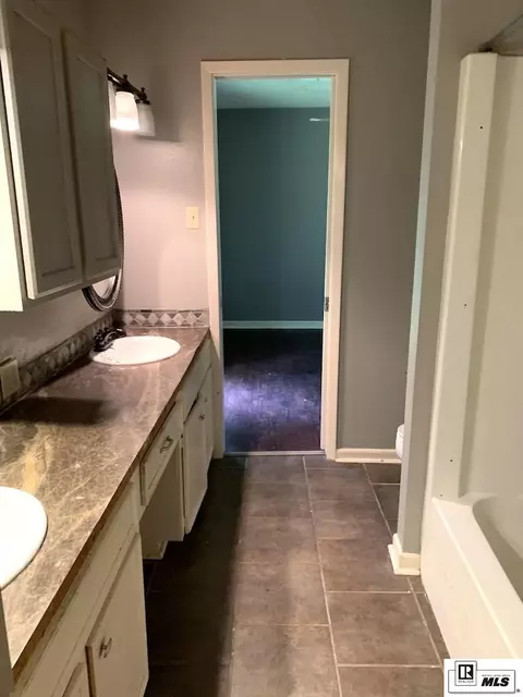 Bath - 109 Margaret Dr, Monroe, LA 71203 photo 2 of 4