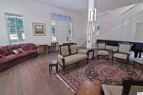 Living - 1202 Riverside Dr, Monroe, LA 71201 photo 3 of 4