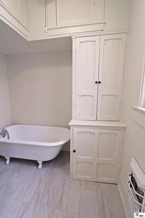 Bath - 1202 Riverside Dr, Monroe, LA 71201 photo 2 of 4