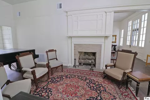 Living - 1202 Riverside Dr, Monroe, LA 71201 photo 4 of 4