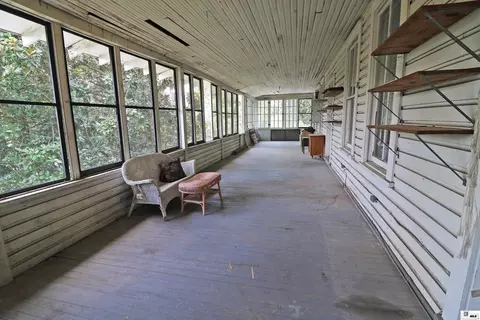 Exterior - 1202 Riverside Dr, Monroe, LA 71201 photo 8 of 13