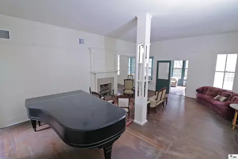 Living - 1202 Riverside Dr, Monroe, LA 71201 photo 1 of 4