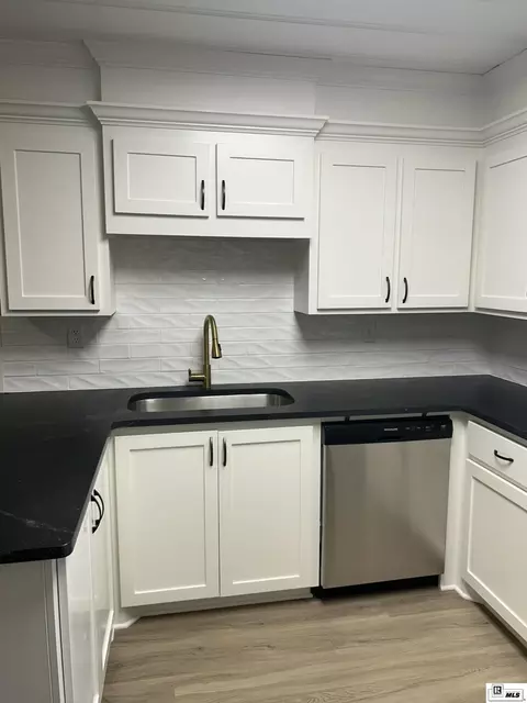 Kitchen - 2014 Frances Pl, Monroe, LA 71201 photo 2 of 3