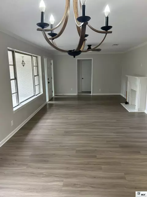 Living - 2014 Frances Pl, Monroe, LA 71201 photo 2 of 2