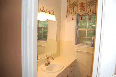 Bath - 312 Dewing St, Bastrop, LA 71220 photo 1 of 3