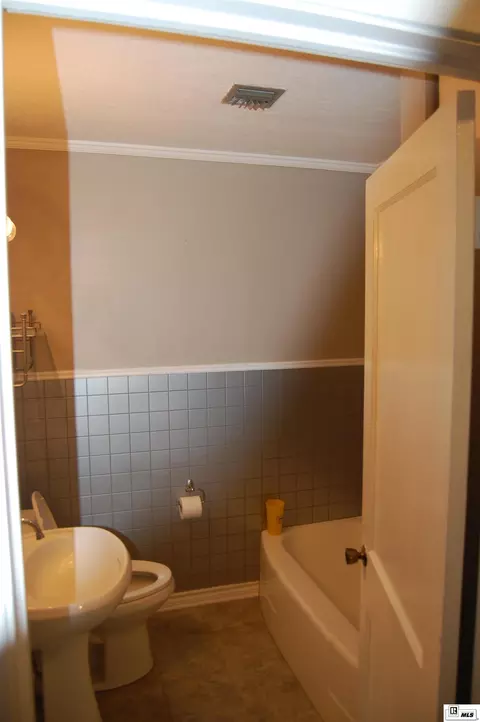 Bath - 312 Dewing St, Bastrop, LA 71220 photo 2 of 3