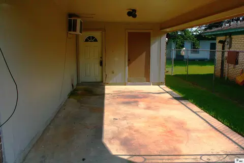 Exterior - 212 Eisenhower Dr, Monroe, LA 71203 photo 7 of 8