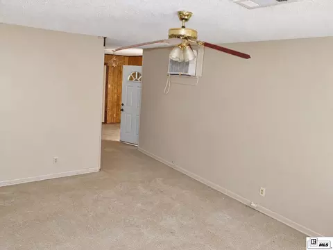 Living - 212 Eisenhower Dr, Monroe, LA 71203 photo 2 of 4