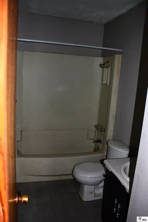 Bath - 212 Eisenhower Dr, Monroe, LA 71203 photo 1 of 2