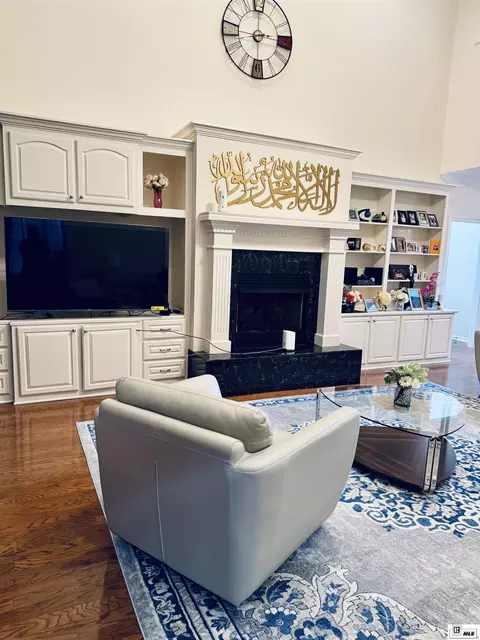 Living - 2960 Deborah Dr, Monroe, LA 71201 photo 2 of 4