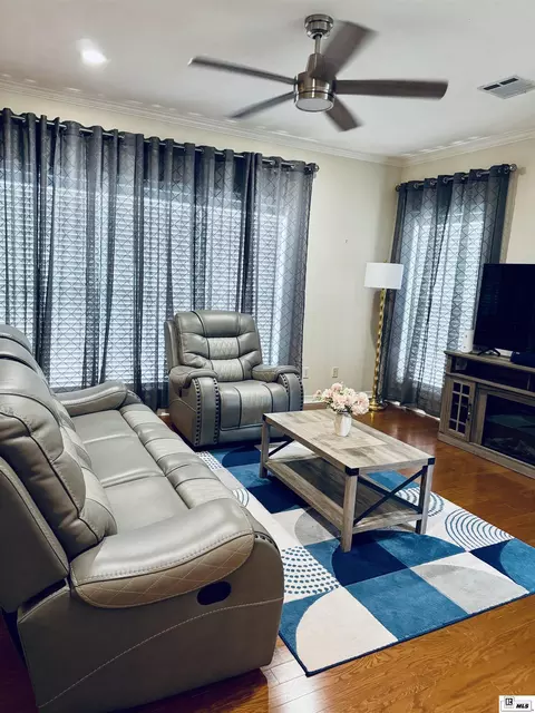 Living - 2960 Deborah Dr, Monroe, LA 71201 photo 4 of 4