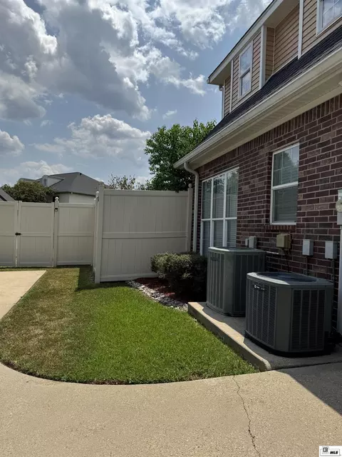 Exterior - 2960 Deborah Dr, Monroe, LA 71201 photo 5 of 9