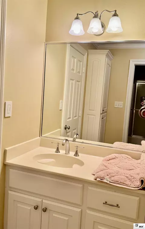 Bath - 2960 Deborah Dr, Monroe, LA 71201 photo 9 of 11
