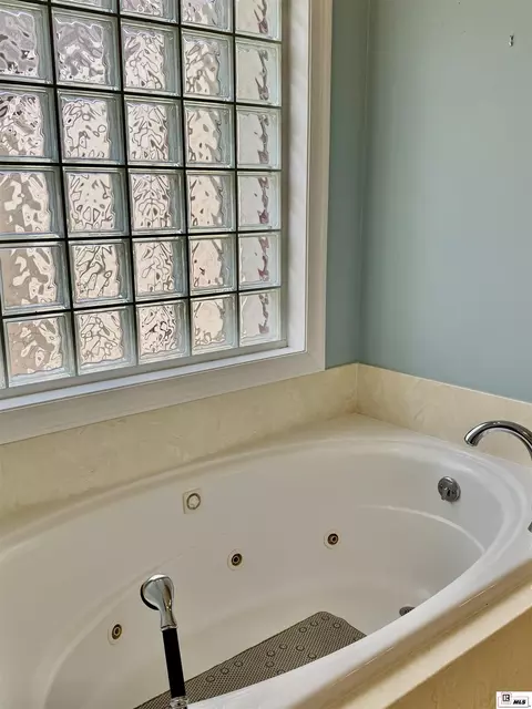 Bath - 2960 Deborah Dr, Monroe, LA 71201 photo 2 of 11