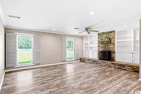 Living - 244 Springhill Rd, Monroe, LA 71203 photo 2 of 5