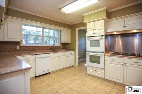 Kitchen - 2703 Tara Dr, Ruston, LA 71270 photo 2 of 4
