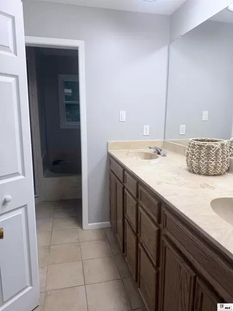 Bath - 634 Cheatwood Rd, Ruston, LA 71270 photo 3 of 5