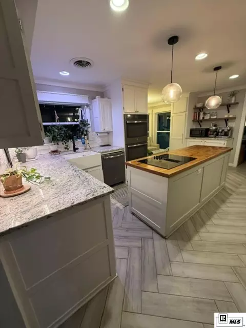 Kitchen - 634 Cheatwood Rd, Ruston, LA 71270 photo 2 of 7