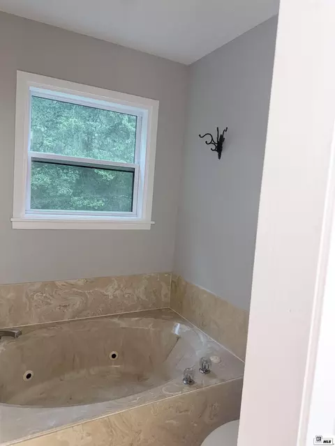 Bath - 634 Cheatwood Rd, Ruston, LA 71270 photo 2 of 5