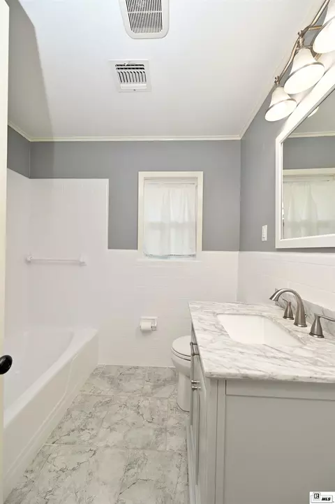 Bath - 2102 Walnut Ave, Ruston, LA 71270 photo 1 of 3