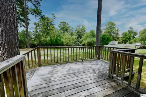 Exterior - 2102 Walnut Ave, Ruston, LA 71270 photo 4 of 8