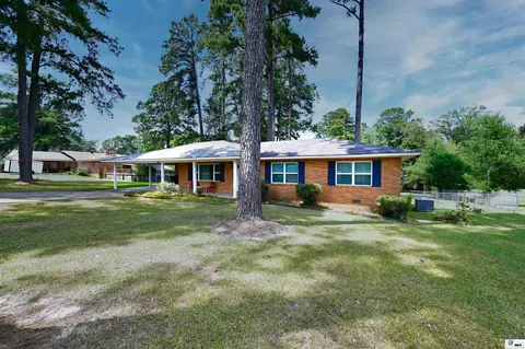 Exterior - 2102 Walnut Ave, Ruston, LA 71270 photo 3 of 8