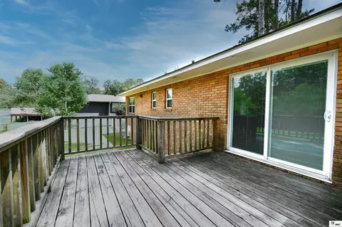 Exterior - 2102 Walnut Ave, Ruston, LA 71270 photo 5 of 8